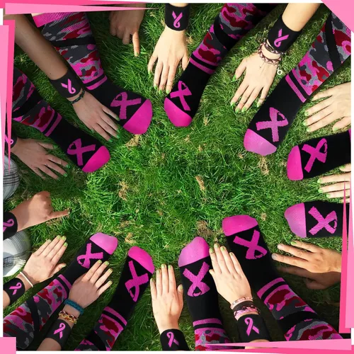 Vista 6 de Jiuguva Juego de pulseras y calcetines con cinta rosa para concienciación del cáncer de mama, incluye calcetines deportivos de camuflaje rosa