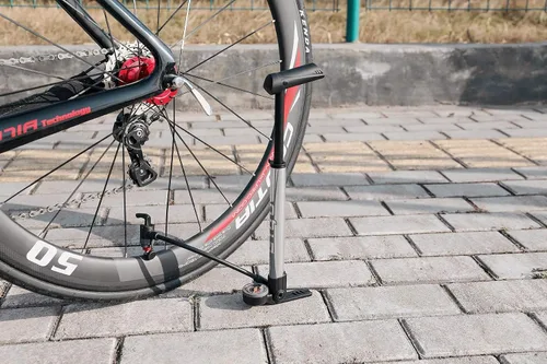 Vista 7 de Mini bomba de bicicleta con medidor – Bomba portátil para neumáticos de bicicleta – Bomba de aire de bicicleta de 120 PSI se adapta a Presta &
