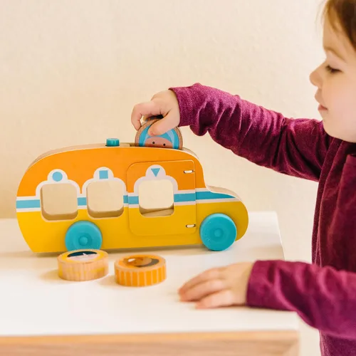 Vista 4 de Melissa & Doug GO Tots Autobús de madera Roll & Ride con 3 discos, juguetes de autobús escolar para bebés y niños pequeños
