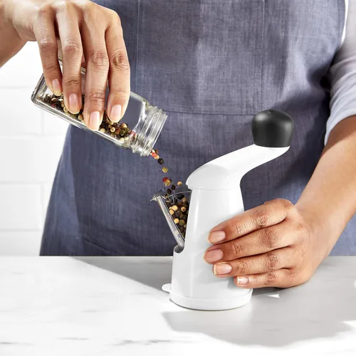Vista 2 de OXO Good Grips – molinillo de pimienta con mango giratorio