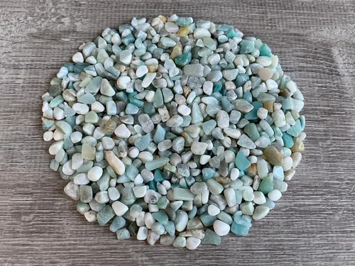 Vista 2 de Chips de piedras preciosas semi pulidas naturales al por mayor, mini cristales triturados, formas irregulares, chips de cristal sin perforar, Piedra