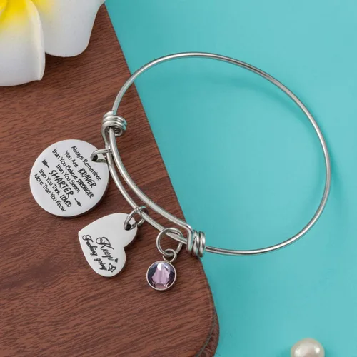 Vista 3 de Birthstone Always Remember You Are Braver Than You Believe, regalos inspiradores, pulseras con dijes de feminismo para mujer, Metal
