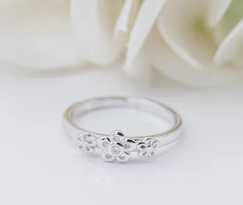 Vista 4 de Precious Pieces Anillo de bebé de plata de ley con margaritas y piedra natal de imitación de abril