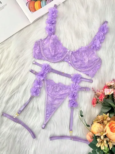 Vista 4 de WDIRARA Conjunto de lencería sexy de 5 piezas con apliques de encaje floral con aros para las piernas