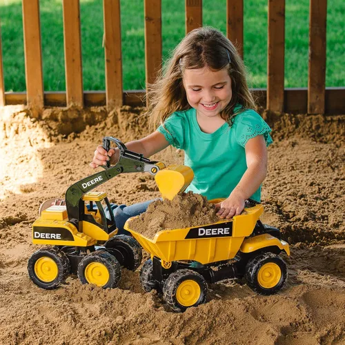 Vista 5 de TOMY John Deere Big Scoop - Camión volquete de juguete con cama basculante – 15 pulgadas – Juguetes de caja de arena para exteriores – Juguetes