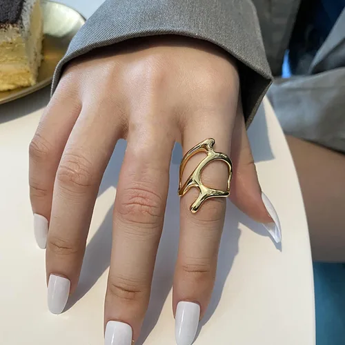Vista 4 de Anillos gruesos calados chapados en oro de 18 quilates, anillo hueco minimalista, anillo abierto ajustable para mujeres y hombres