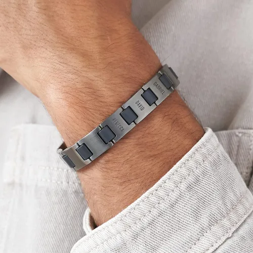 Vista 4 de MYKA - Personalize Edge Name Bracelet for Men - in Black Stainless Steel - Customized Engraved Multiple Names Inscription - Jewelry Gift for Him