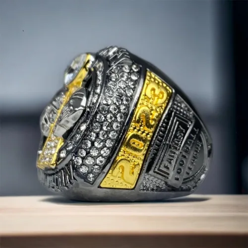 Vista 2 de Legacy Rings Anillo de trofeo del campeonato de fútbol de fantasía 2023 Gunmetal y tono dorado Premio para campeón FFL talla 11
