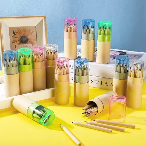 Vista 3 de Fulmoon Paquete de 100 mini lápices de colores con sacapuntas, recuerdos de fiesta de aula a granel, juegos de crayones portátiles para dibujar