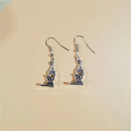 Vista 4 de Aretes de biología de molécula de ciencia química para mujeres y niñas, dije único de microscopio ADN, doble hélice, átomos de carbono, botella