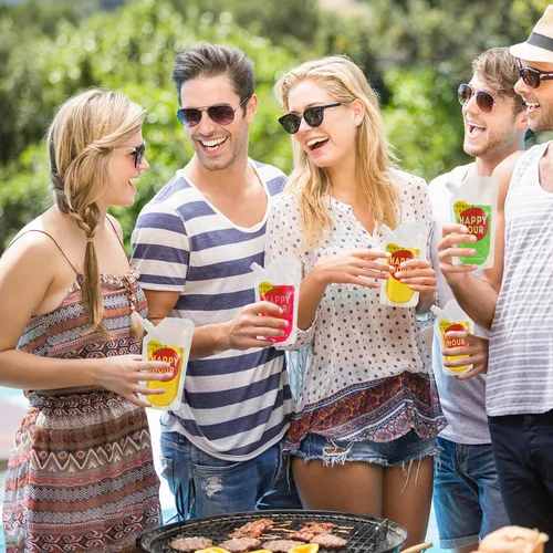 Vista 2 de 6 bolsas de bebidas para adultos, botellas de plástico, reutilizables, desechables, con embudo (8 onzas)