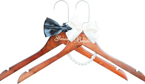 Vista 10 de Colgador de vestido de novia para novia, regalo de boda, percha de madera marrón con perlas y lazo para vestidos de novia, regalo de despedida