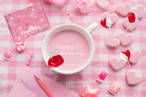 Vista 3 de 12 paletas para el día de San Valentín, con forma de corazón rojo, sabor a fresa y crema, envueltas individualmente, 0.63 oz - Pops