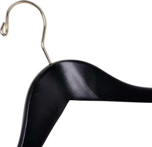 Vista 7 de Perchas de madera semicurvada negra de calidad, paquete de 10 perchas de madera maciza con acabado liso con gancho giratorio, chaqueta, pantalón