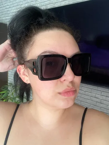 Vista 3 de PORADAY Gafas de sol cuadradas grandes de moda para mujeres y hombres marco grueso negro de moda gafas de sol de diseñador de lujo marco grande