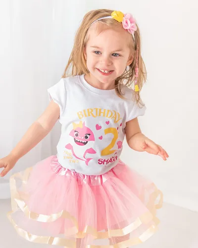 Vista 20 de Luke and Lulu Traje de cumpleaños para niña, diseño de tiburón - 2º cumpleaños niña