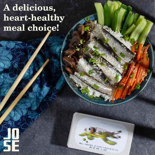 Vista 3 de Sardinas pequeñas enlatadas en aceite de oliva virgen extra por Jose Gourmet, Sardinas portuguesas capturadas en la naturaleza, pescado enlatado