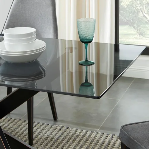 Vista 6 de Mesa de comedor de estilo moderno con parte superior de vidrio templado gris y patas tubulares de metal negro, 58.5 pulgadas de largo x 29 pulgadas