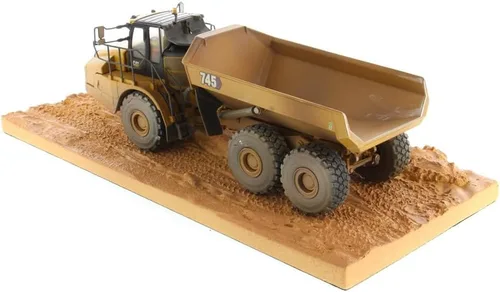 Vista 2 de Diecast Masters Camión volquete articulado Caterpillar 745 Escala 1:50 Camiones Cat Series Weathered y equipo de construcción Modelo 85704
