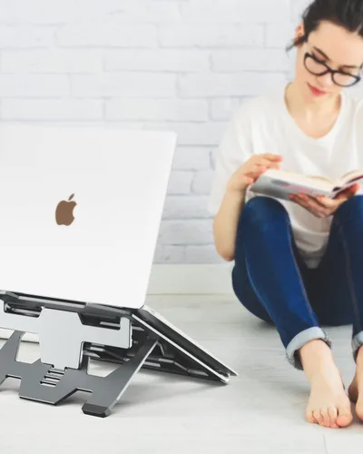 Vista 8 de YHCFLY Soporte para portátil para escritorio, soporte de aluminio ajustable y plegable para computadora con elevador antideslizante para laptop