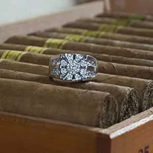 Vista 7 de TwoBirch Anillo de plata de ley con canal redondo estilo Sun Burst para hombre con circonita cúbica (tamaño 2 quilates)