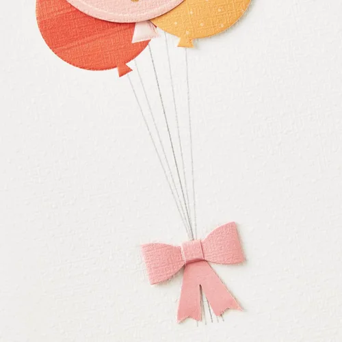 Vista 4 de Tarjeta de Baby Shower Hallmark Signature para Niña (Globos) Bienvenida a la Nueva Bebé Niña, Felicitaciones