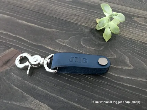 Vista 8 de Compact Leather Key Holder, Switch Blade Style, Holds Up to 6 Keys, Full Grain Leather, Minimalistic Design