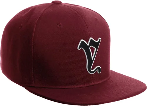 Vista 554 de Daxton Gorra clásica con visera de billete plano con letras del alfabeto inglés antiguo de la A a la Z