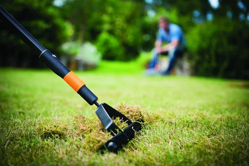 Vista 6 de Fiskars QuikFit 1000655 - Rastrillo aireador, cabezal de herramienta, ancho: 14.6 in, negro/naranja