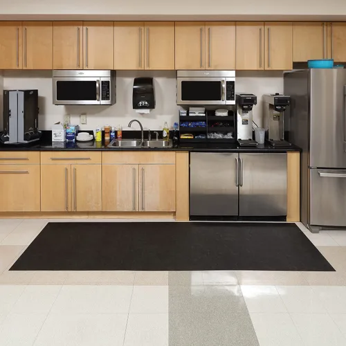 Vista 2 de PIG Tapete Grippy Tapete de suelo con respaldo adhesivo (5) tapetes de entrada precortados de 3 x 10 pies Negro GRP36203-BK