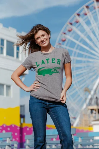Vista 6 de Camiseta de cocodrilo para mujer, divertida camiseta con texto en inglés "Gator Joke Ssaying" Verde jaspeado - cocodrilo
