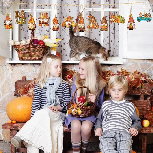 Vista 6 de FairySandy 36 piezas de decoración y adornos de árbol de otoño, gnomos de Acción de Gracias, adornos colgantes de madera, calabazas, hojas, flores