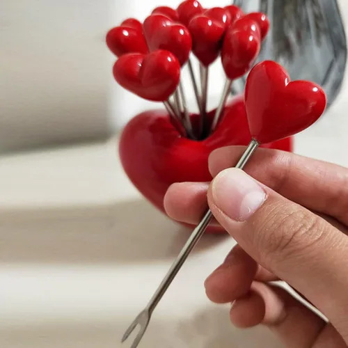 Vista 2 de 1 juego de tenedores de cóctel en forma de corazón tenedores de frutas palo decorativo palillo de alimentos con soporte para fiesta en el hogar