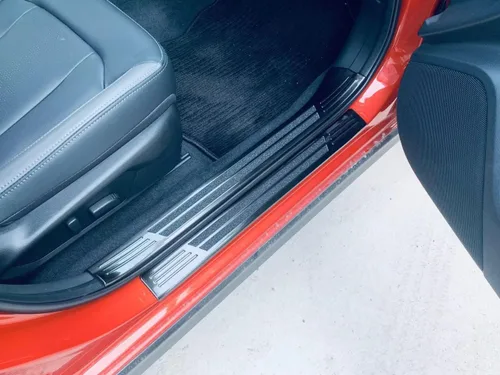 Vista 5 de Accesorios de automóvil compatibles con Subaru Crosstrek 2023-2026, placa interior del umbral de la puerta, cubierta protectora de arañazos, marco