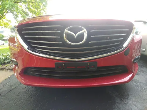Vista 4 de Soporte para placa delantera para Mazda (todos los modelos) Descuento por cantidad (9.45$ a 5.60$) (cada uno con 6 tornillos + 2 tuercas integradas)