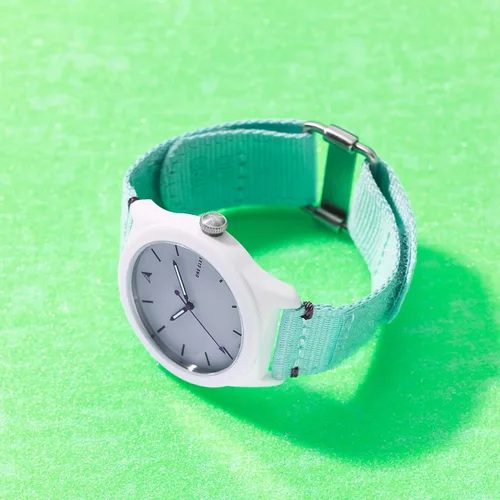 Vista 6 de (111) Reloj solar casual SWII fabricado de forma sostenible y de nailon reciclado para todo género