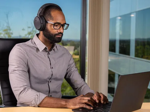 Vista 6 de Monoprice Auriculares inalámbricos sobre la oreja: cancelación activa de ruido (ANC) Bluetooth 5.0, tiempo de reproducción extendido, audio Qualcomm