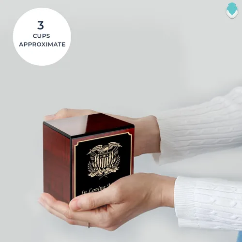 Vista 4 de GetUrns Caja conmemorativa de urna de cremación de cereza pequeña grabada personalizada para cenizas (gloria americana)