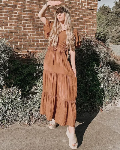Vista 4 de PRETTYGARDEN Vestido maxi bohemio sin mangas con cuello cuadrado sin espalda de estilo Boho, vestido largo con dobladillo