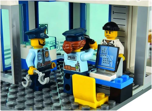 Vista 3 de LEGO City Estación de policía 60141 Gran juguete para niños