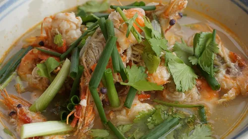 Vista 3 de Maesri - Pasta Tom Yum - Base auténtica de sopa tailandesa - Picante y agridulce, 14 onzas