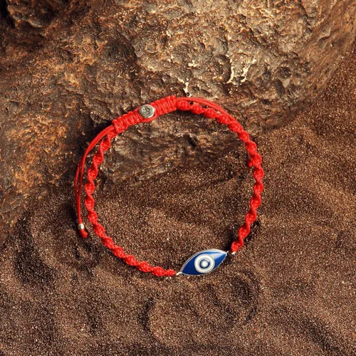 Vista 4 de KARMA AND LUCK Pulsera de hilo rojo Fearless Gaze