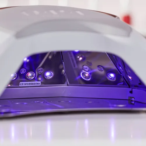 Vista 6 de OPI Lámpara de gel Star Light 3.0 Lámpara LED prémium para uñas de gel Resistente a caídas Curado uniforme Con placa de mano y cable