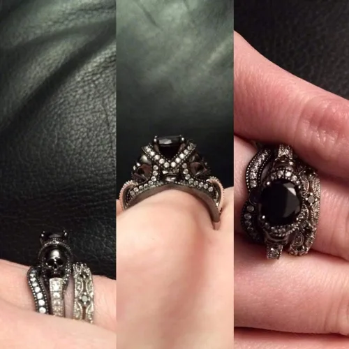 Vista 7 de Jeulia Juego de anillos de boda de diamantes negros para mujeres y hombres, plata de ley 925, anillos de torsión de calavera de pesadilla antes