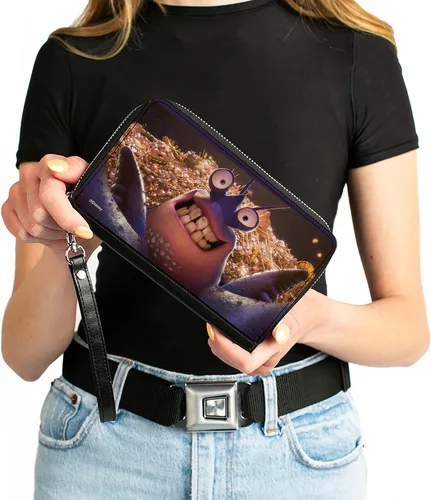 Vista 4 de Buckle-Down Cartera de Disney, cierre de cremallera alrededor, Moana Tamatoa sonriente cara de cerca, cuero vegano