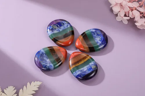 Vista 3 de Jovivi Piedra de preocupación del pulgar para la ansiedad, 7 cristales de chakra, piedras curativas ovaladas, piedra de palma pulida, cristal