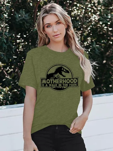 Vista 4 de Camiseta de dinosaurio para mujer, diseño de dinosaurio y mamá, camiseta divertida con texto en inglés "Motherhood is a Walk in the Park