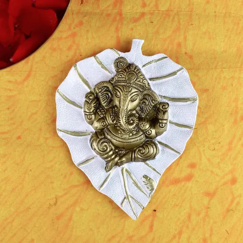 Vista 8 de SATVIK - 1 pieza de hoja amarilla de Lord Ganesh Patta Ganpati ídolo para colgar en la pared, estatua hindú de buena suerte, escultura de cara