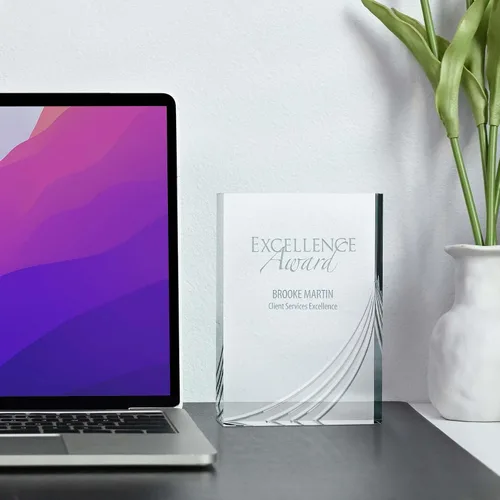Vista 3 de Baudville Trofeo grabado - Acrílico contemporáneo transparente - Premio para empleados - Detalles cincelados - Grabado personalizado de hasta tres