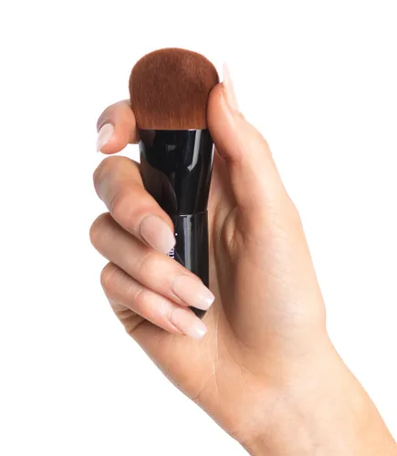 Vista 2 de Mágica brocha Jacqueline Kalab para aplicar base, el cepillo para maquillaje más adictivo, más útil, más asombroso, más indispensable del mercado